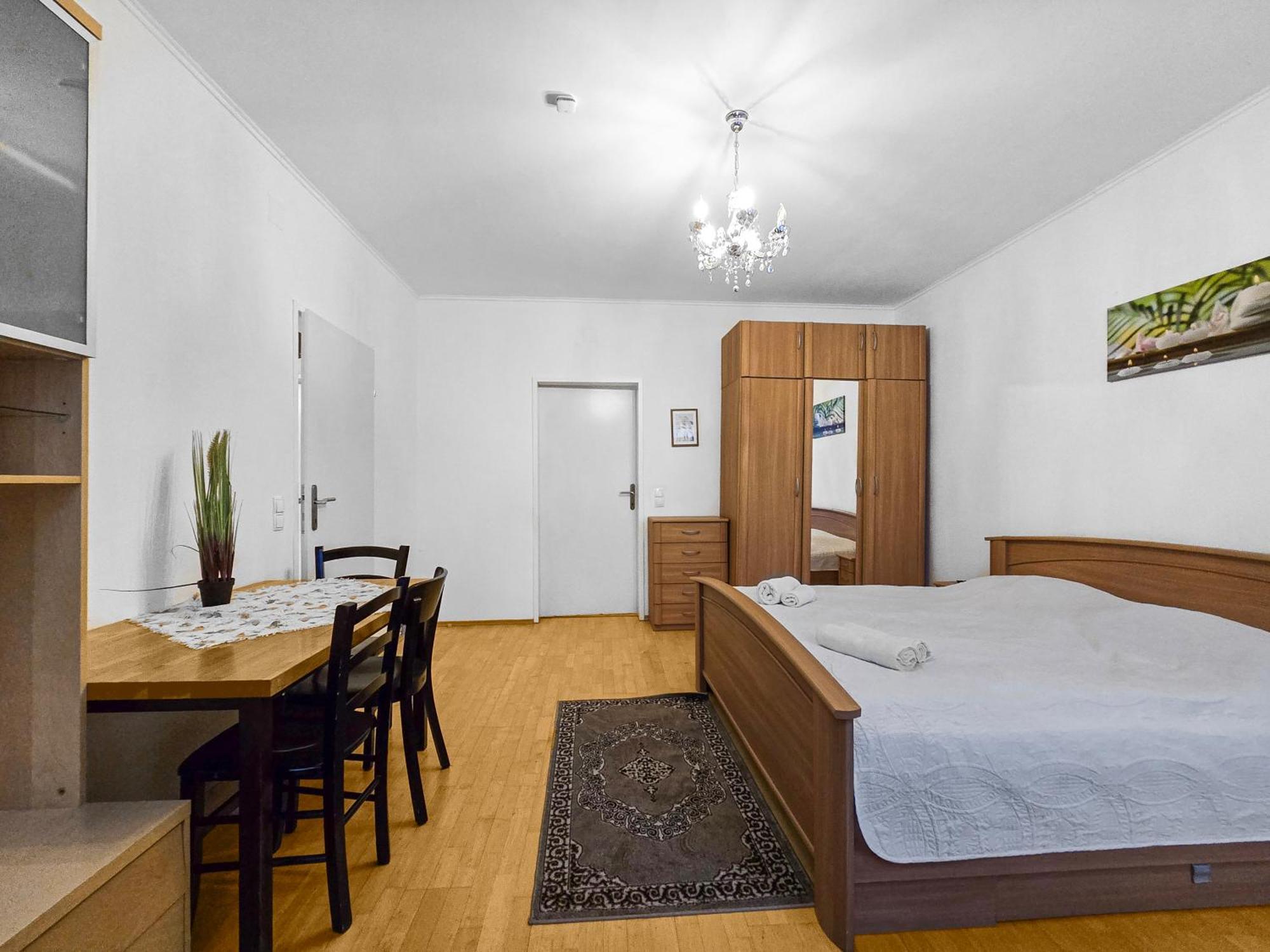 Spacious Three-Bedroom, Three King-Size Beds Viyana Dış mekan fotoğraf