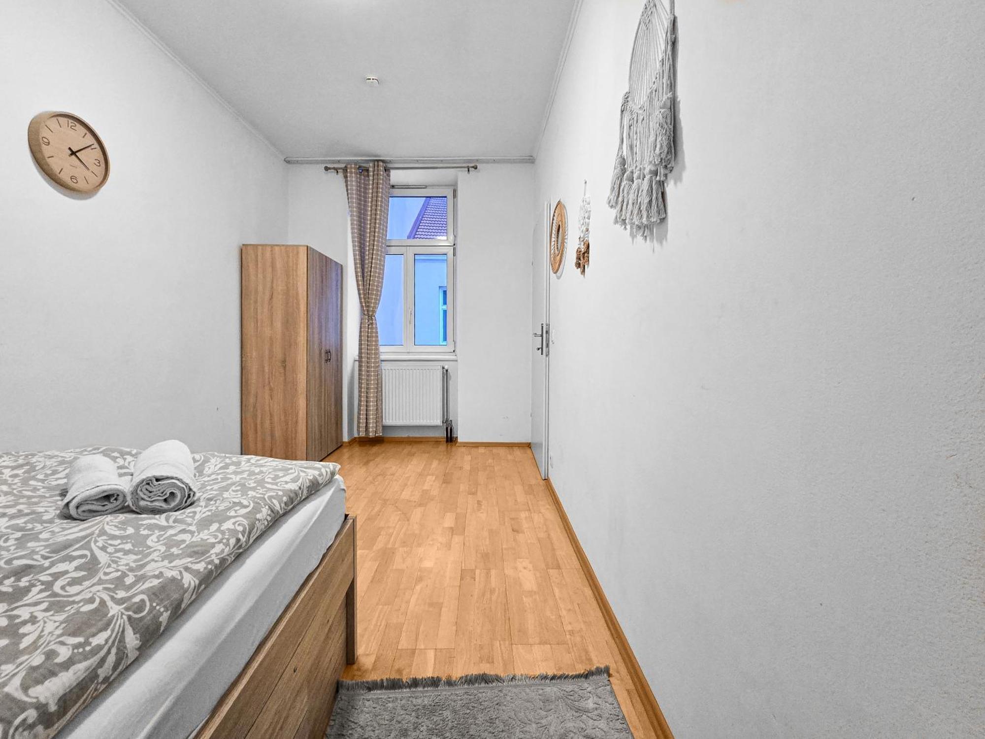 Spacious Three-Bedroom, Three King-Size Beds Viyana Dış mekan fotoğraf