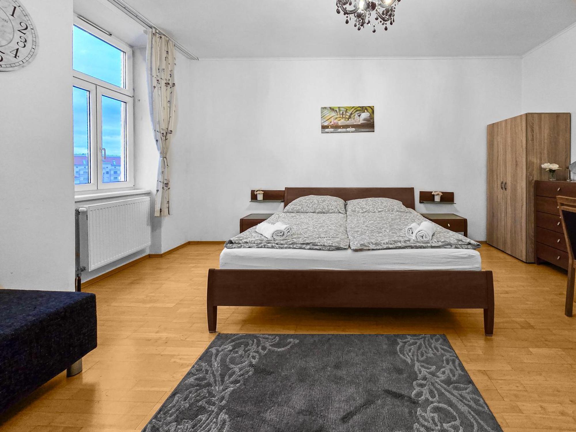 Spacious Three-Bedroom, Three King-Size Beds Viyana Dış mekan fotoğraf