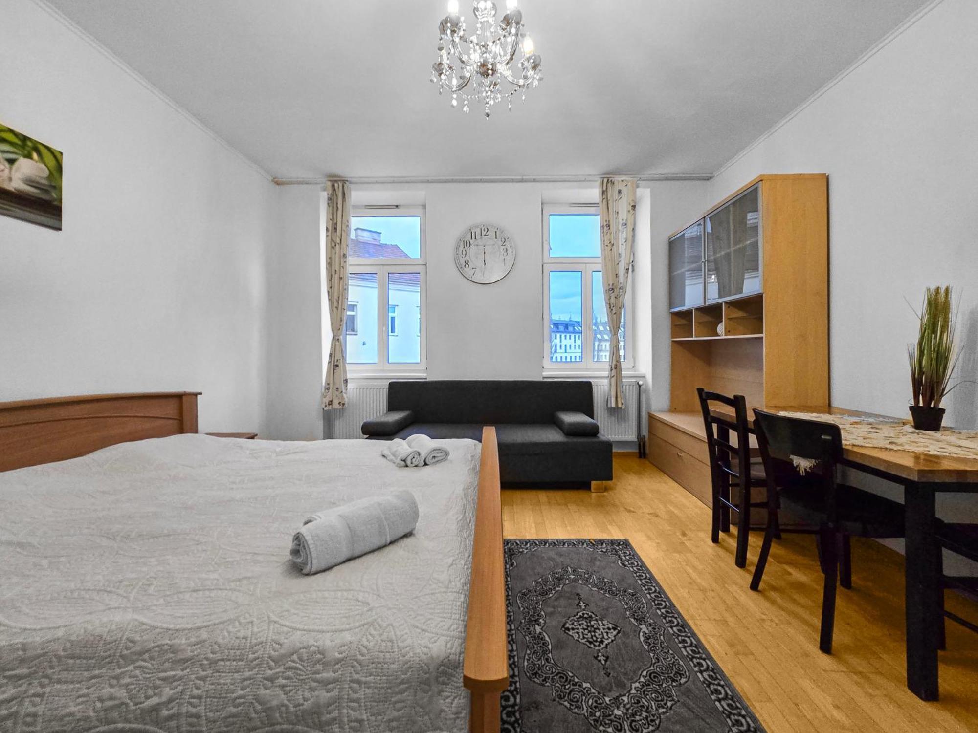 Spacious Three-Bedroom, Three King-Size Beds Viyana Dış mekan fotoğraf